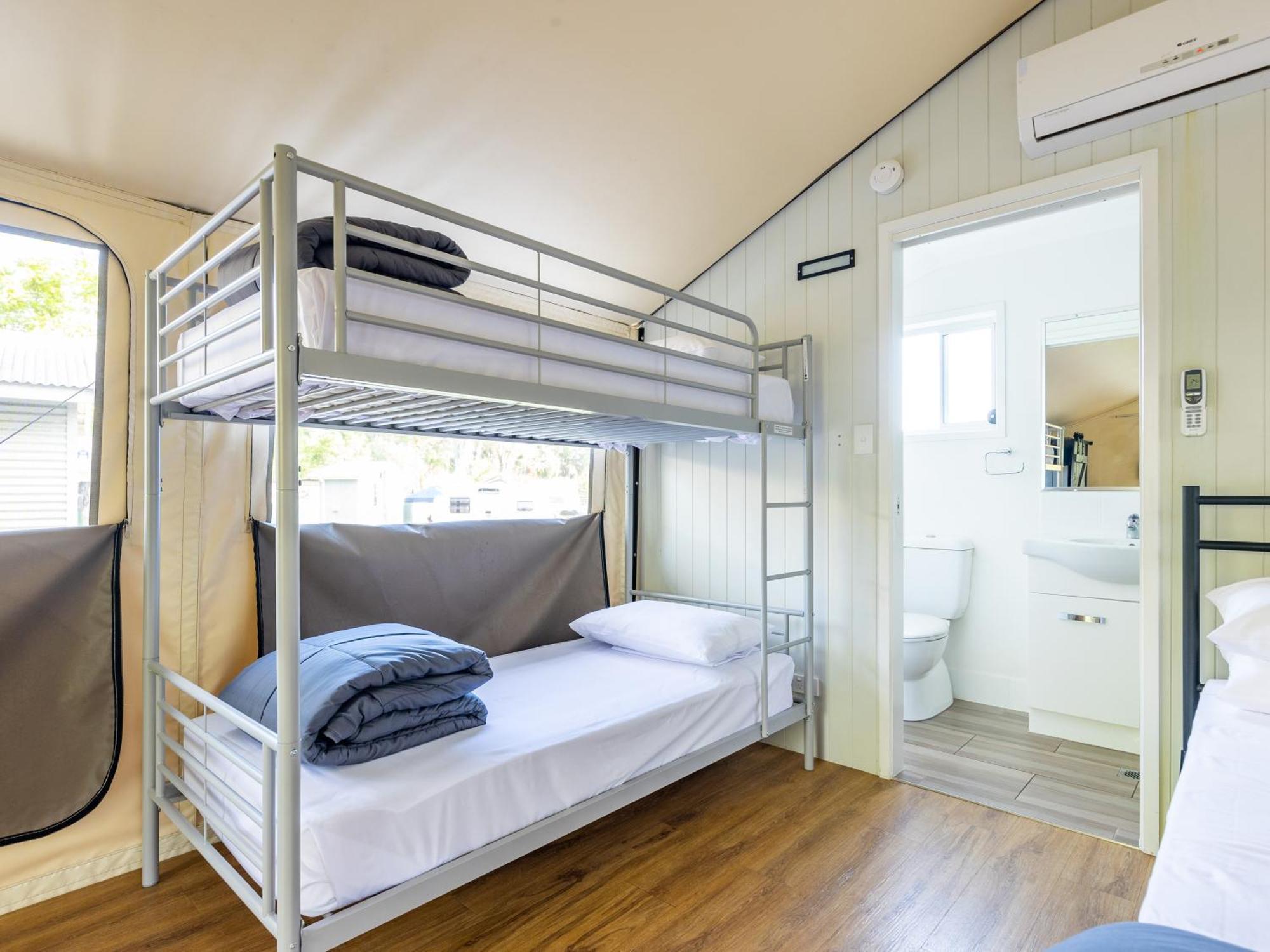 Nrma Treasure Island Holiday Resort Gold Coast Kamer foto